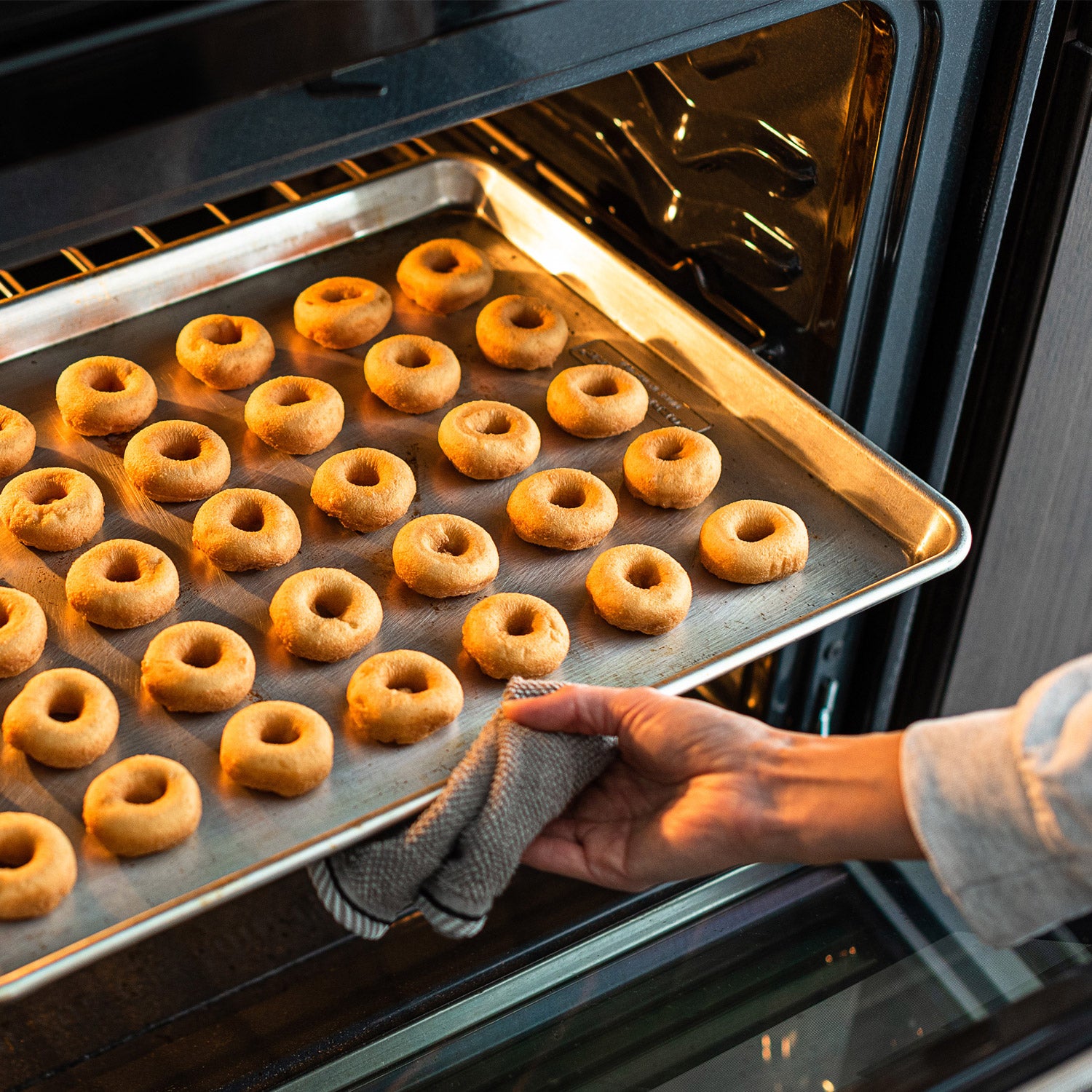 Pudgyboy's Heat & Toss Mini Donuts with Powdered Sugar, 4-pack - image 3