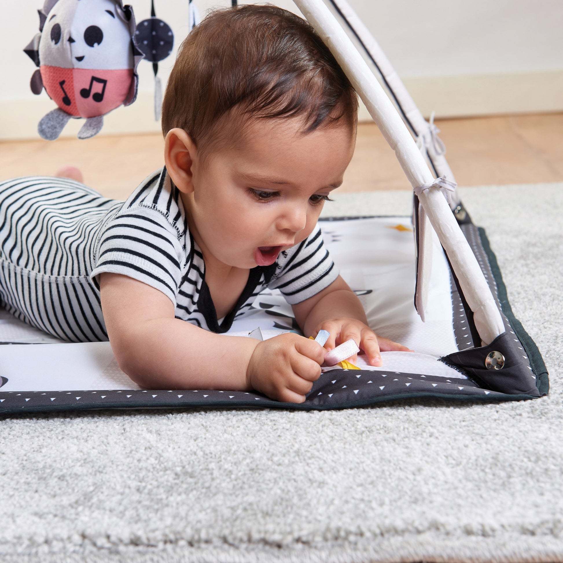 Tiny Love Magical Tales Black & White Gymini & Tummy Time Play Mat - image 6