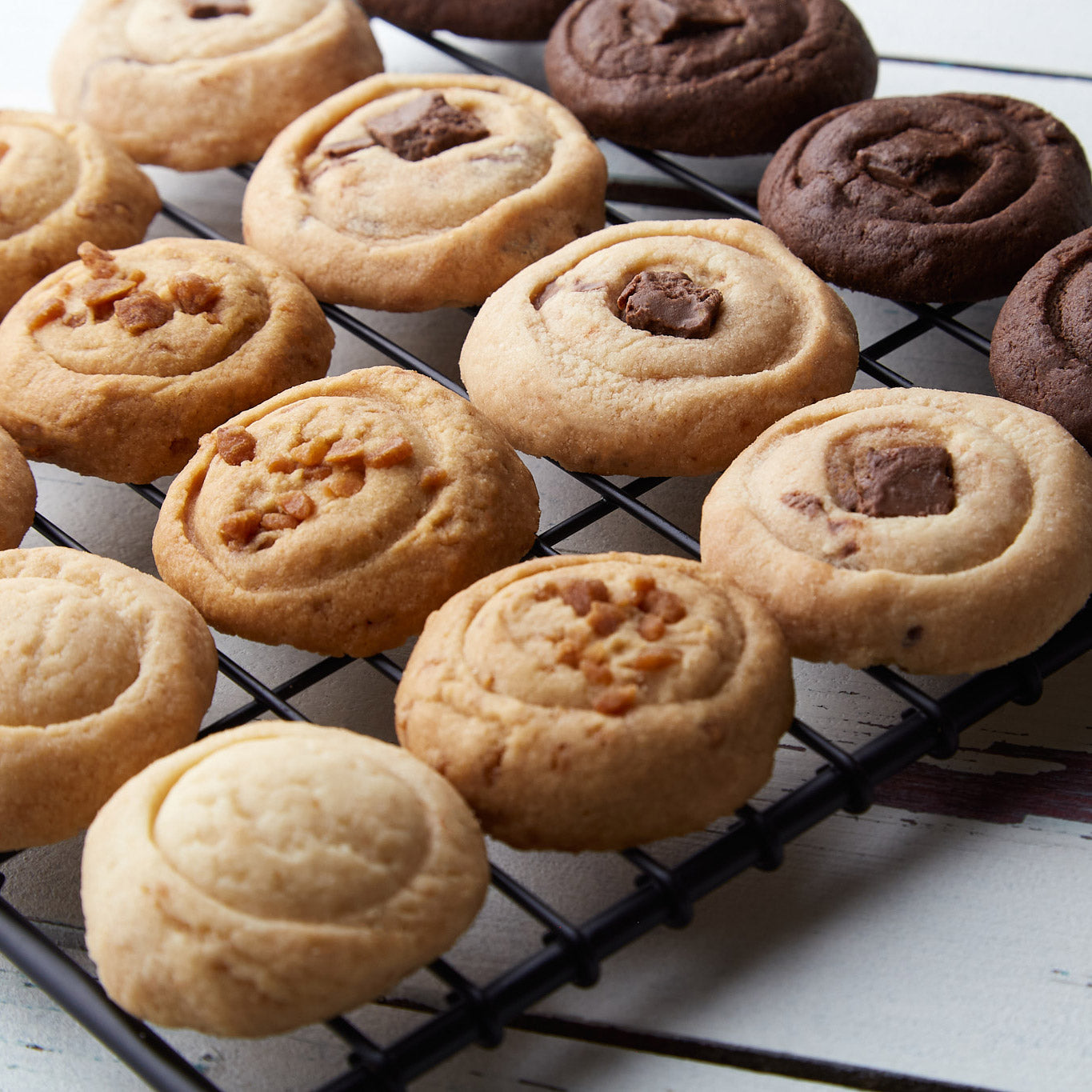 Mary Macleod's Embossed Jar Tins with a Variety of Shortbread Cookies, 2 x 30 Cookies - image 9
